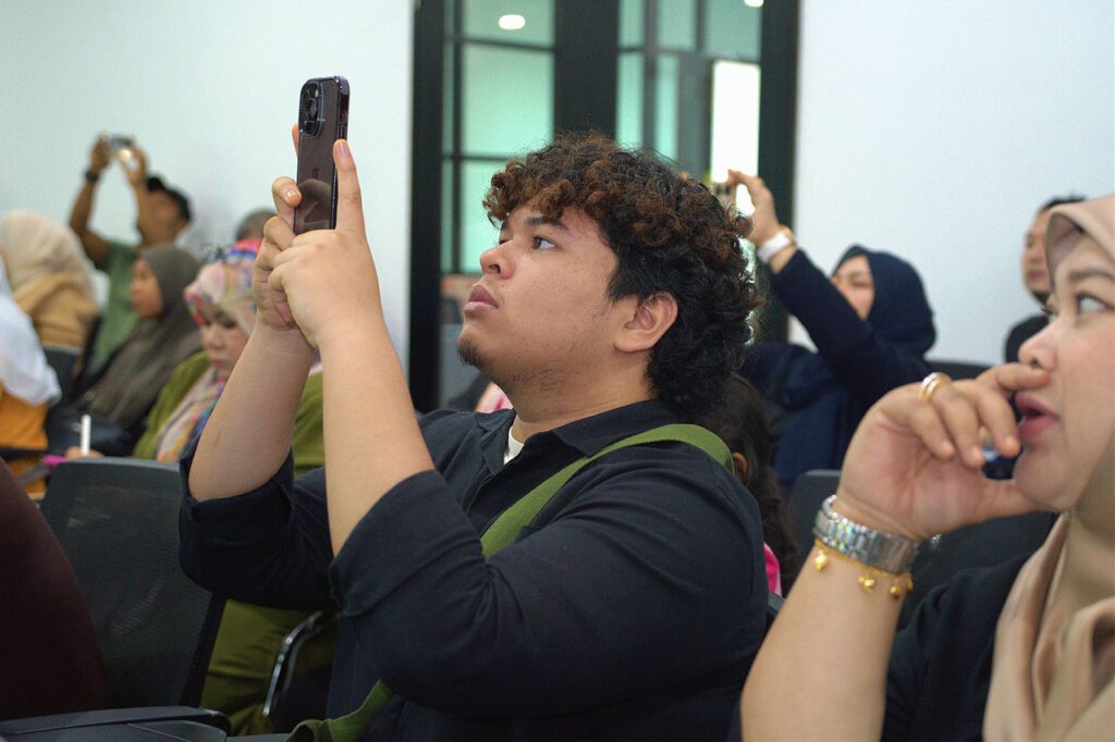 Seminar TikTok Beg Kuning Anjuran Kerabat Digital Cipta Fenomena. Dewan Penuh, Peserta Tak Berganjak Hingga Tamat! 5 Seminar TikTok Beg Kuning Anjuran Kerabat Digital Cikgu Dzulfaqar Hashim 12 Kerabat Digital Sdn Bhd