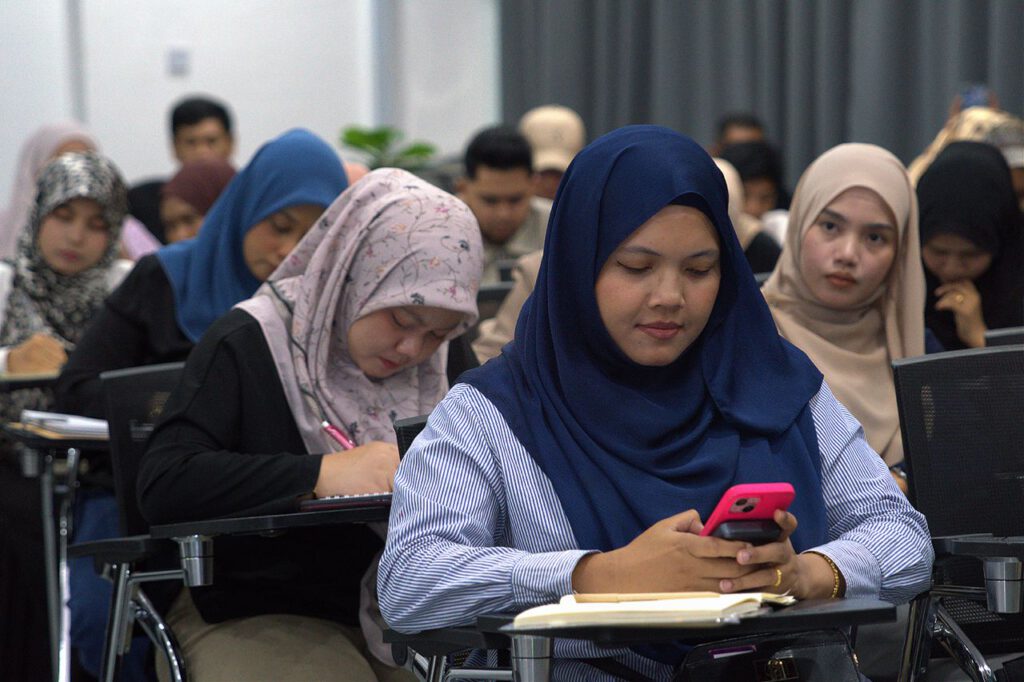 Seminar TikTok Beg Kuning Anjuran Kerabat Digital Cipta Fenomena. Dewan Penuh, Peserta Tak Berganjak Hingga Tamat! 9 Seminar TikTok Beg Kuning Anjuran Kerabat Digital Cikgu Dzulfaqar Hashim 6 Kerabat Digital Sdn Bhd