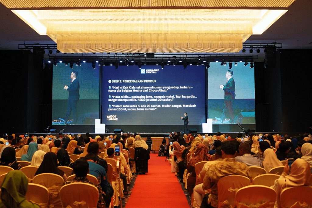 Cikgu Dzulfaqar Hashim Dijemput ke RISING STAR AWARD 2025 Anjuran Choco Albab, 3,000 Usahawan Penuhi BACC Bangi 8 Usahawan Choco Albab Himpun di BACC Cikgu Dzulfaqar Hashim Kongsi Rahsia TikTok GMV Max Bersama Kerabat Digital 6 Kerabat Digital Sdn Bhd